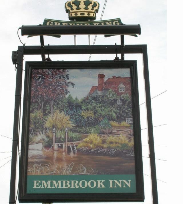 ווקינגהאם The Emmbrook Inn Hotel מראה חיצוני תמונה