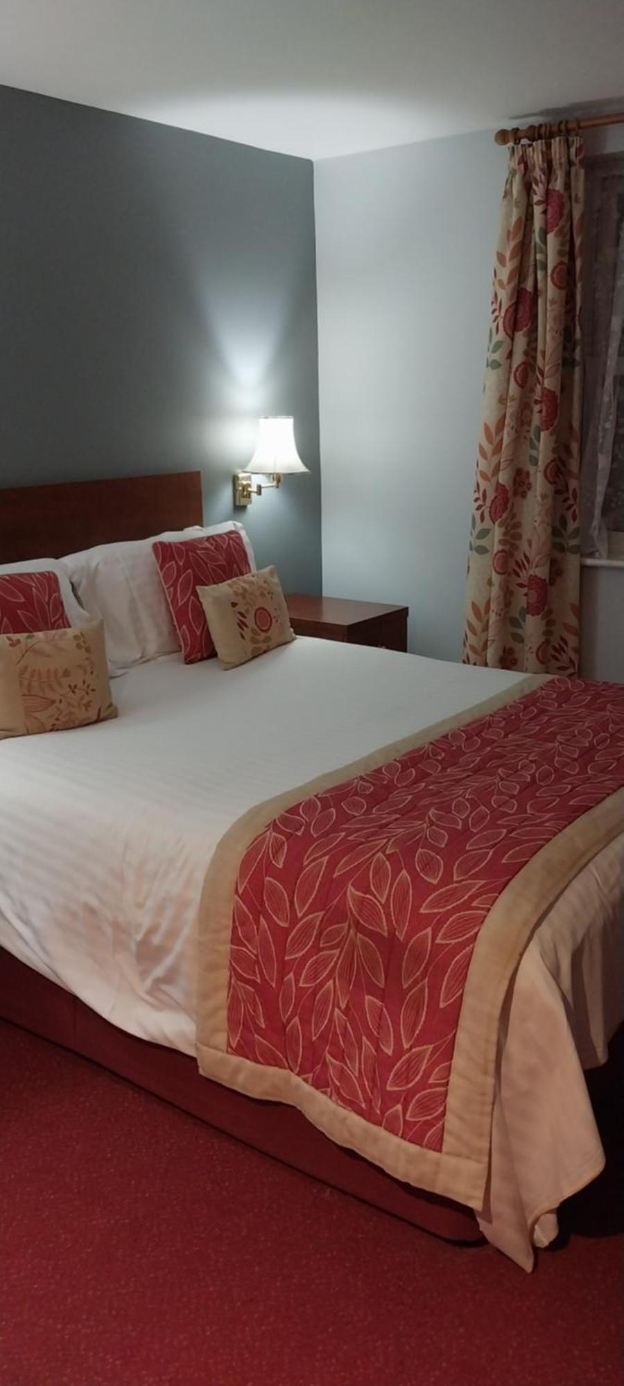ווקינגהאם The Emmbrook Inn Hotel מראה חיצוני תמונה
