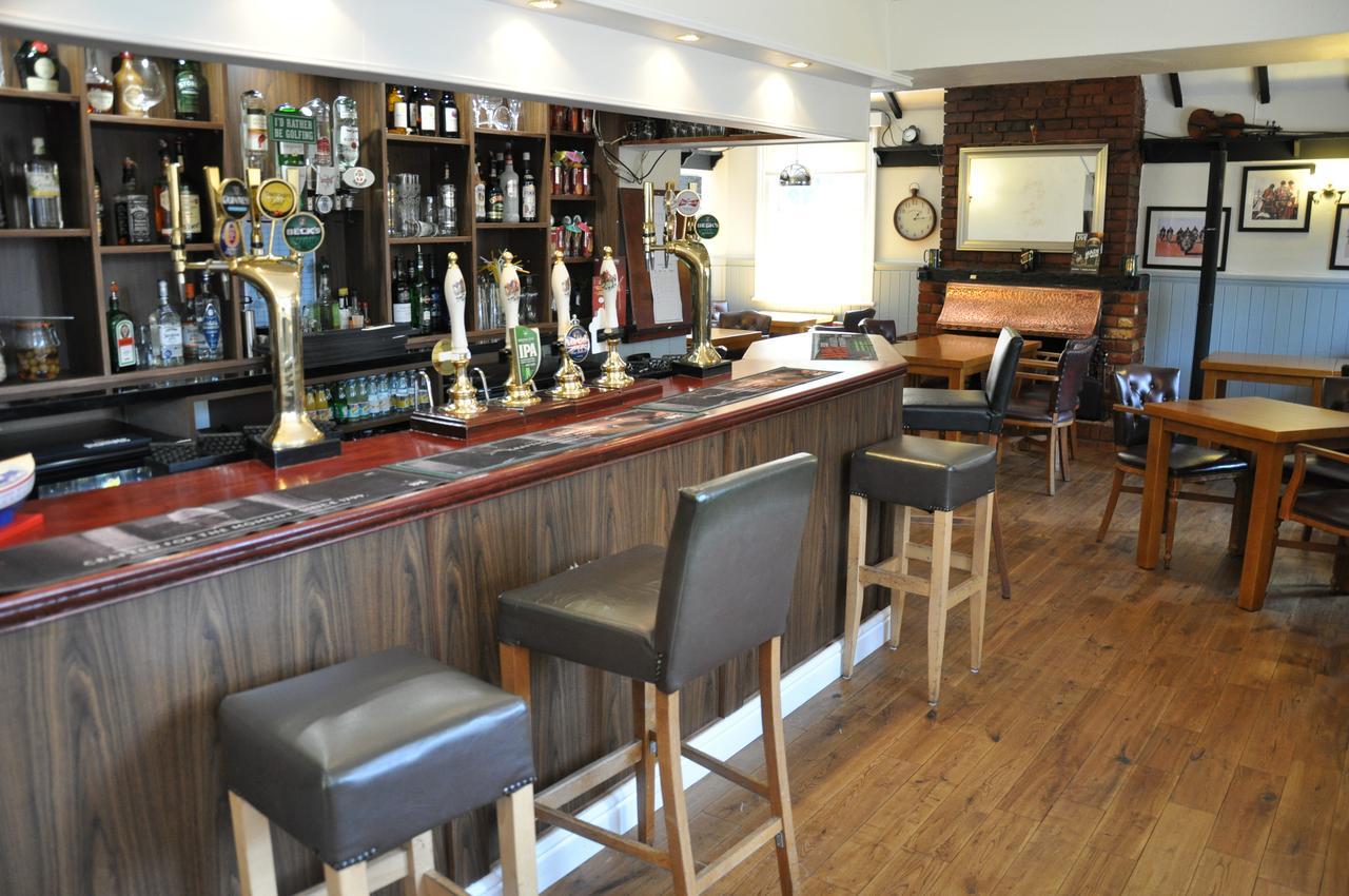 ווקינגהאם The Emmbrook Inn Hotel מראה חיצוני תמונה