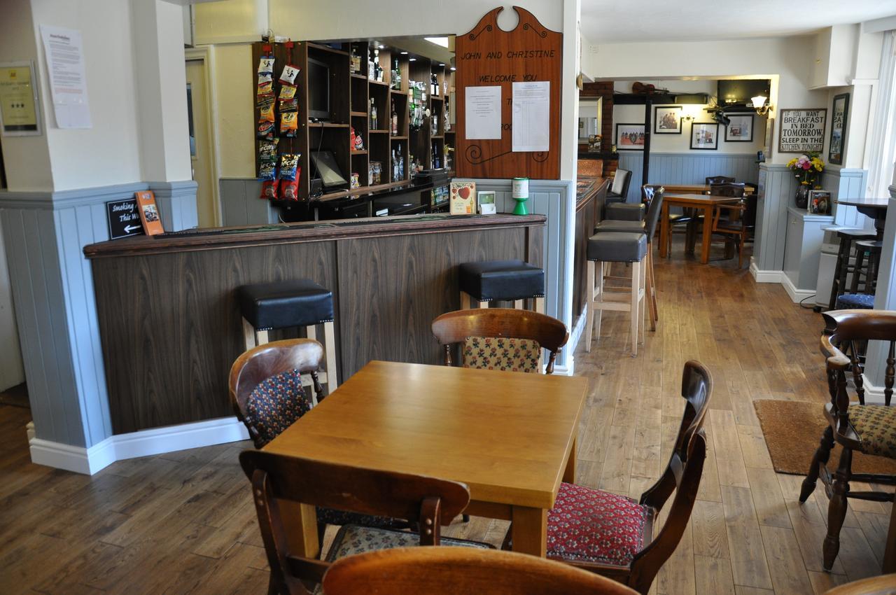 ווקינגהאם The Emmbrook Inn Hotel מראה חיצוני תמונה