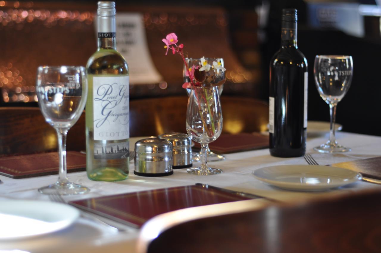 ווקינגהאם The Emmbrook Inn Hotel מראה חיצוני תמונה