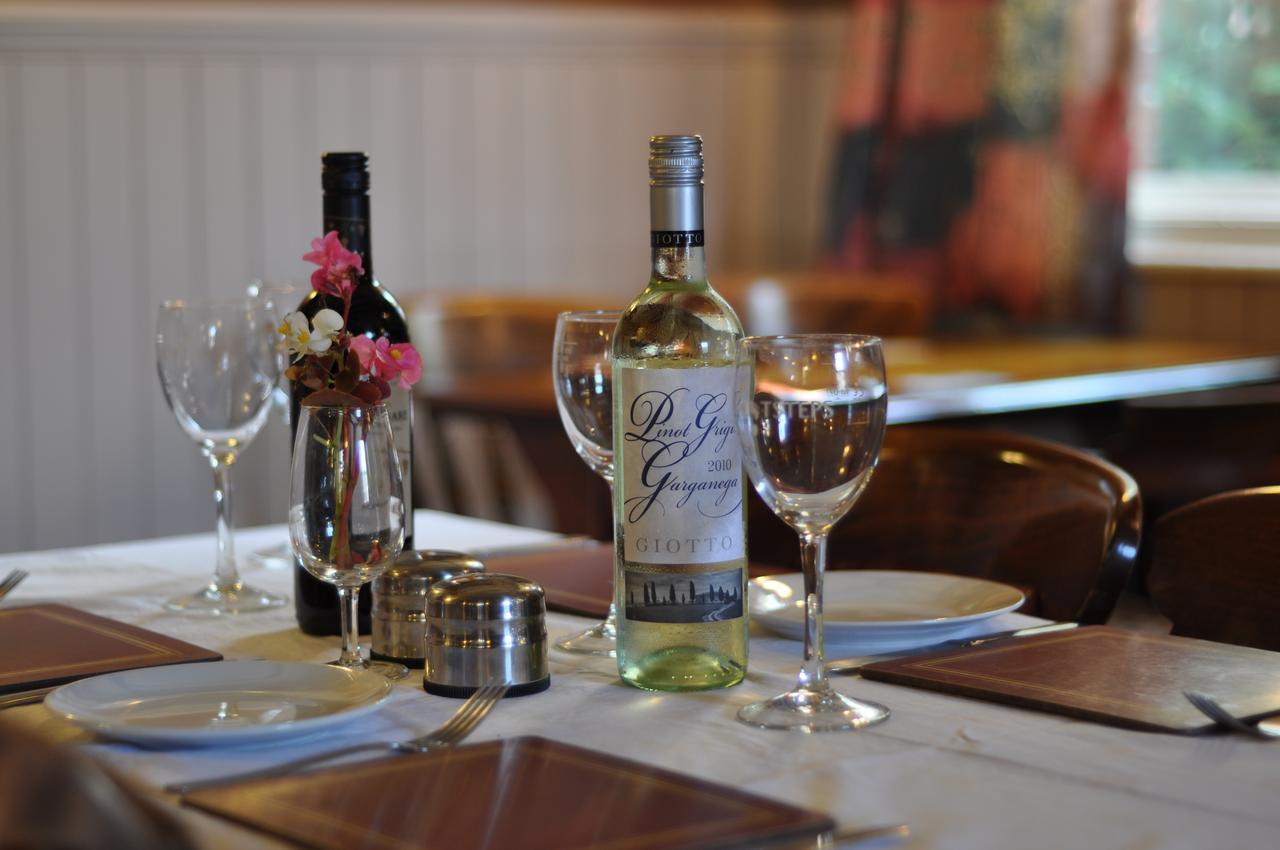 ווקינגהאם The Emmbrook Inn Hotel מראה חיצוני תמונה