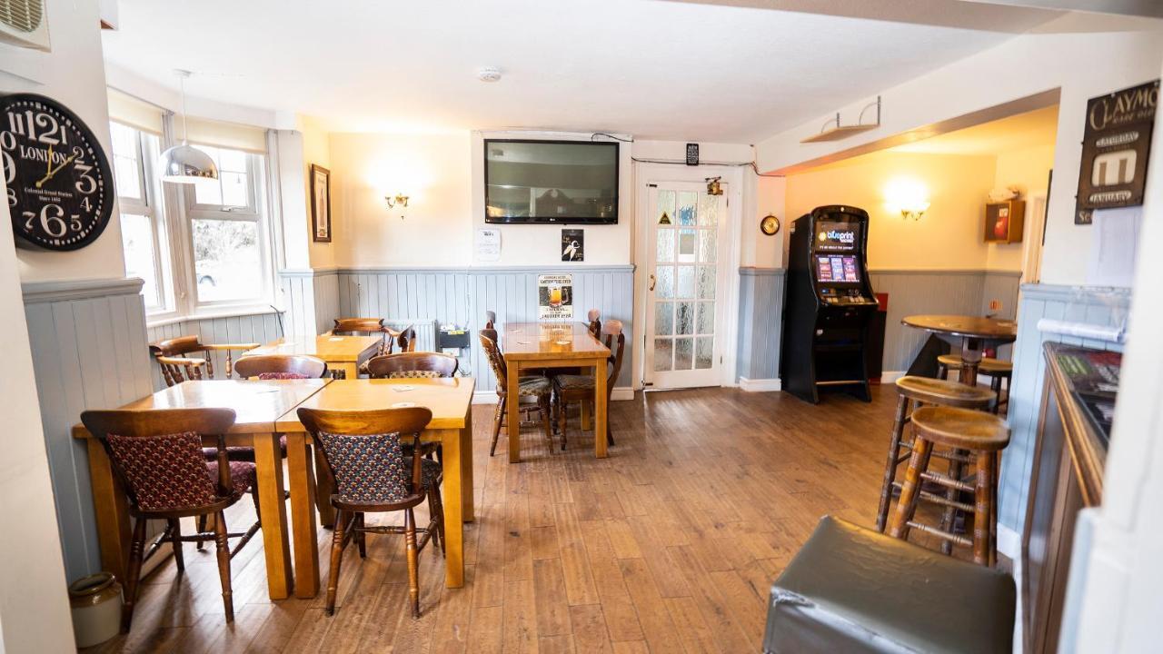 ווקינגהאם The Emmbrook Inn Hotel מראה חיצוני תמונה