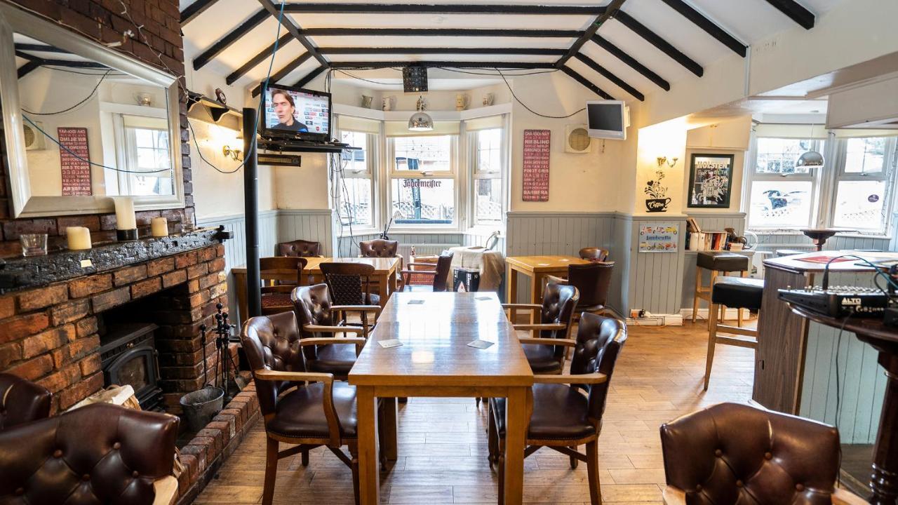 ווקינגהאם The Emmbrook Inn Hotel מראה חיצוני תמונה